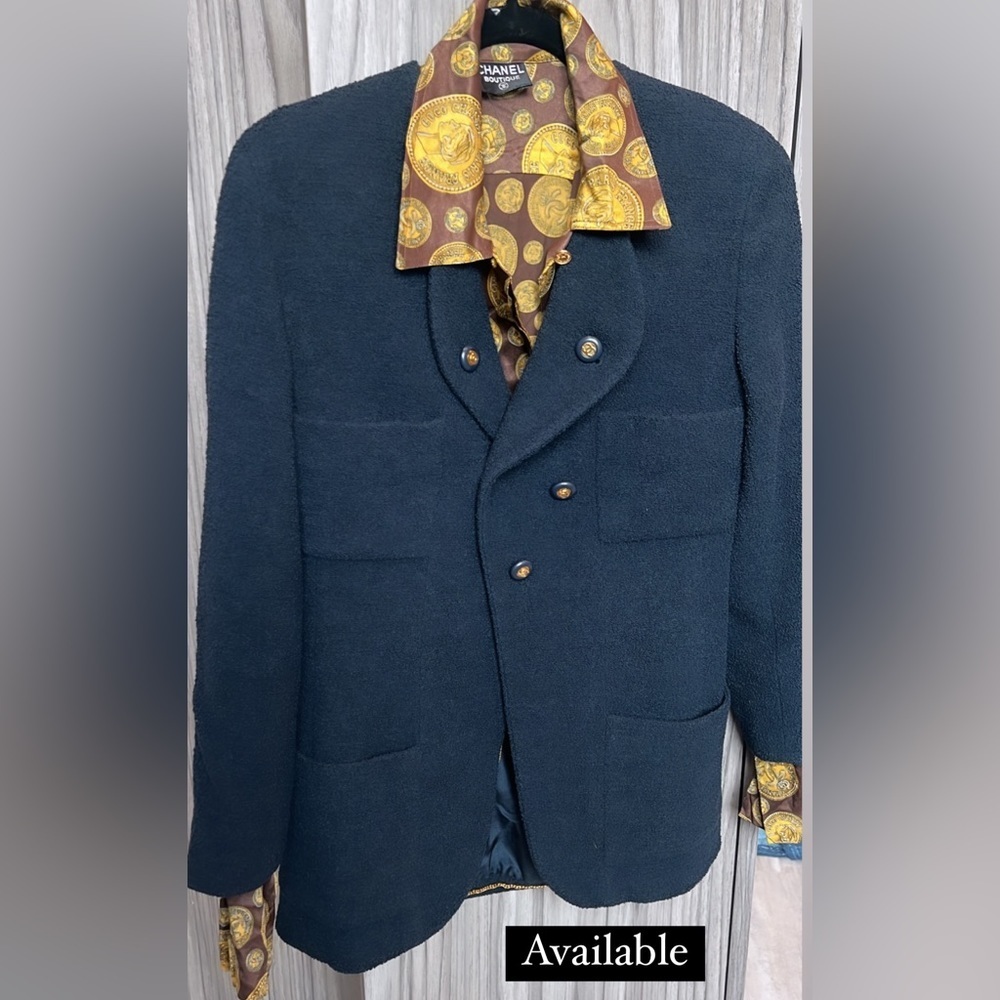 Vintage Chanel 90s runway boucle blazer dark navy gold buttons